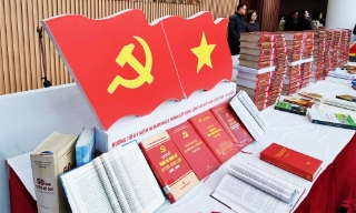 Khai trương Không gian trưng bày “Dưới cờ Đảng quang vinh"